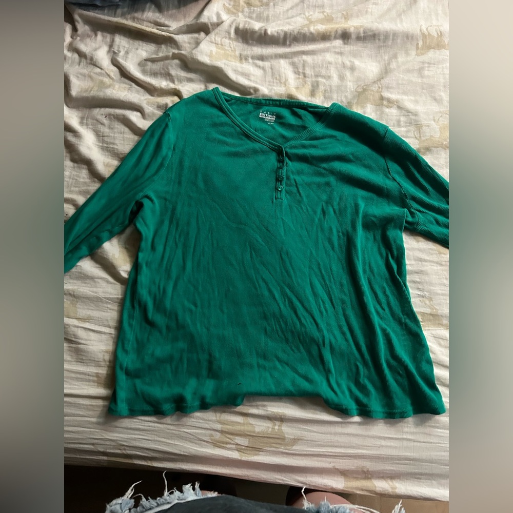 Green button long sleeve sweater (XL)